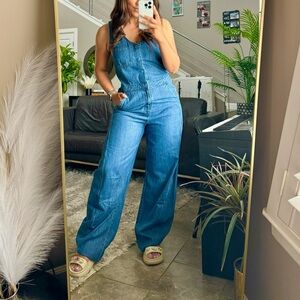 Women's Curved Leg Denim
Jumpsuit - Universal
Thread™ Medium Wash 4